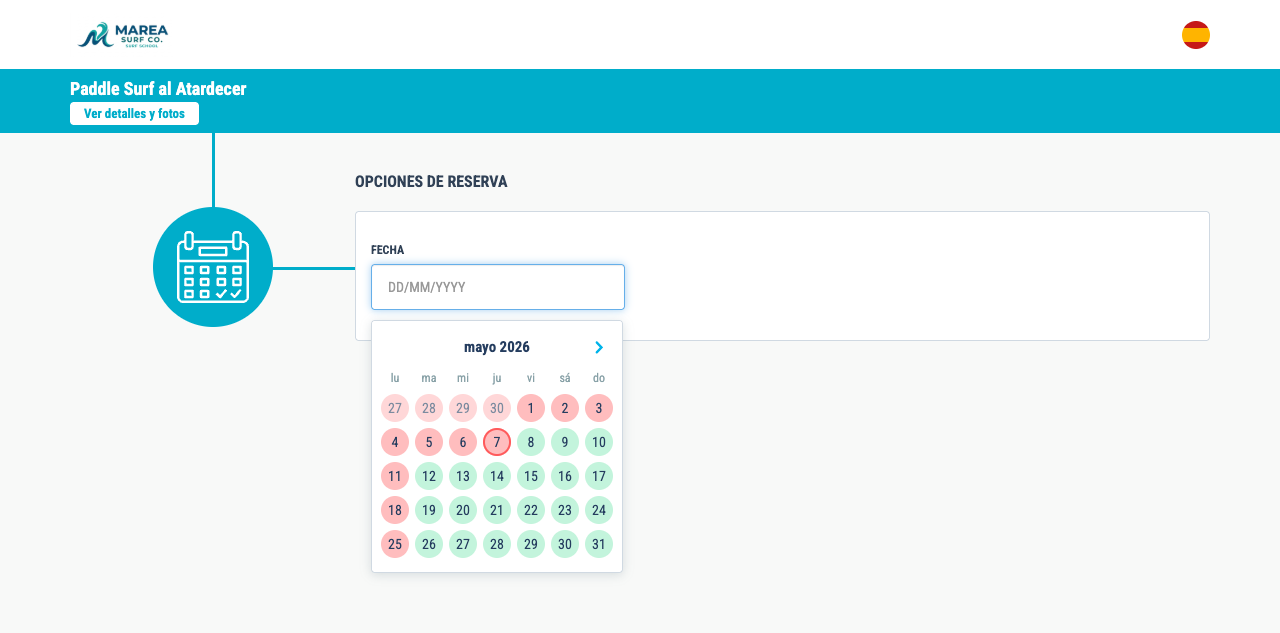 Calendario con días disponibles (verde) y no disponibles (rosa)