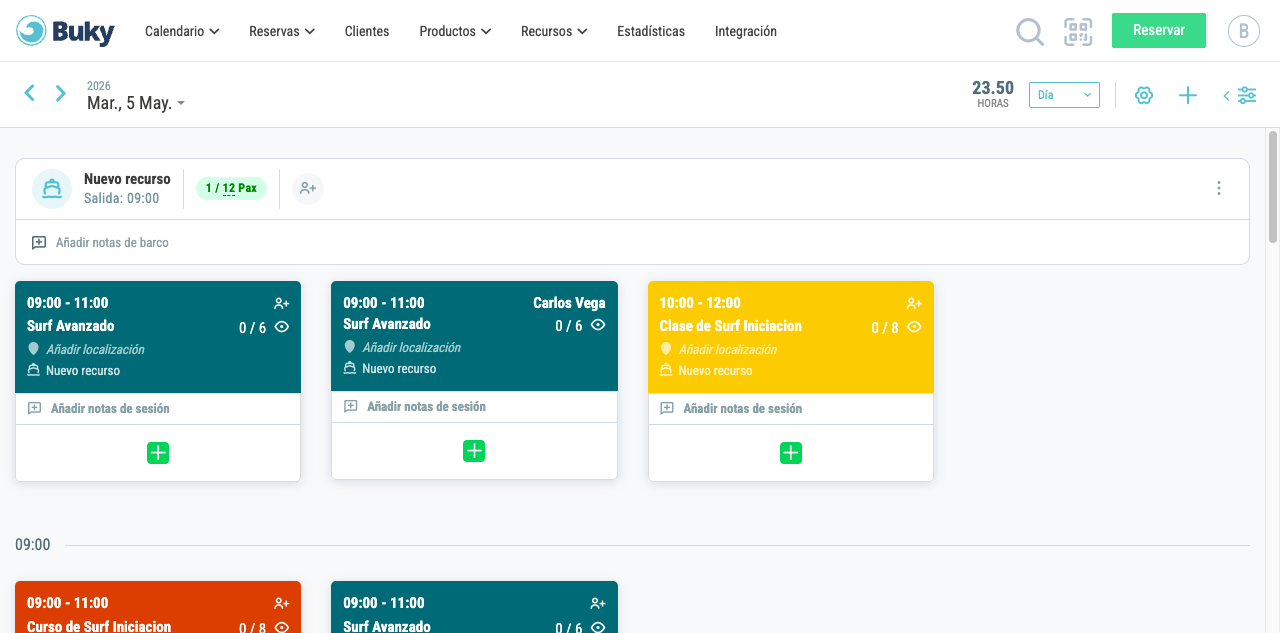 Vista del calendario con la cabecera de barco activa, mostrando el nombre de la embarcación, hora de salida, capacidad y opciones de tripulación